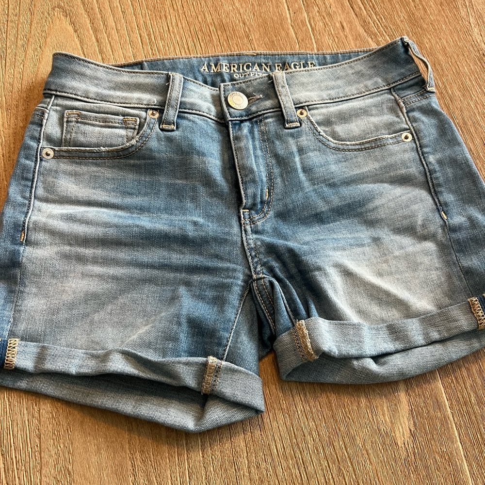 American Eagle Jean mid rise Shorts